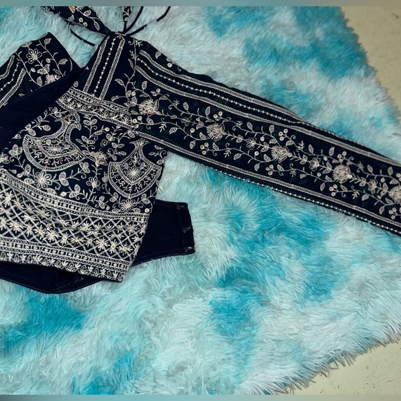 Lehenga - Picture 4 of 8